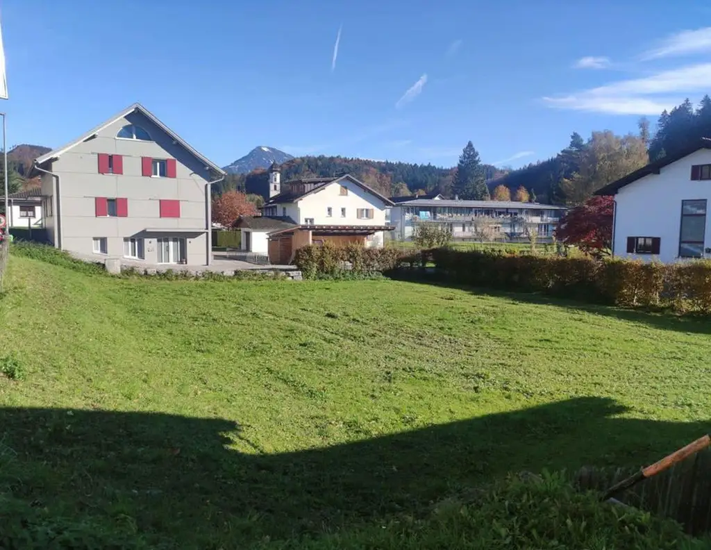 Schönes Bau-Grundstück mitten in Schlins als Ganzes oder geteilt zu verkaufen