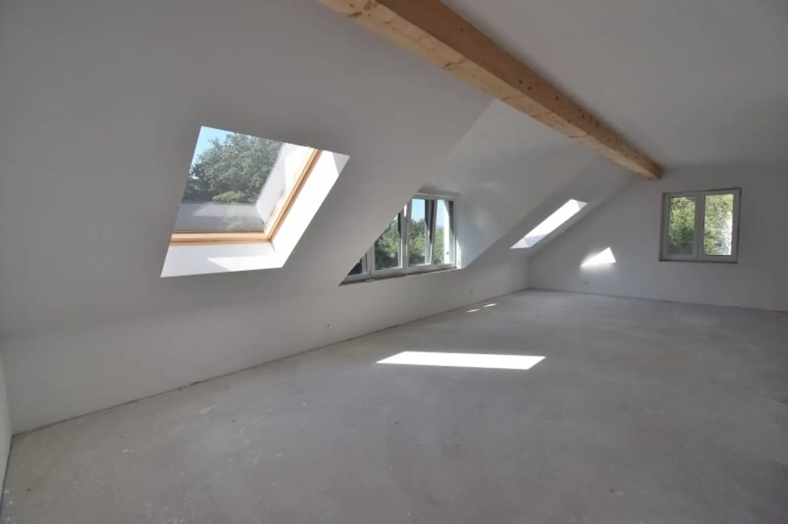 Einfamilienhaus in Waldrandlage, Erstbezug, belagsfertig
