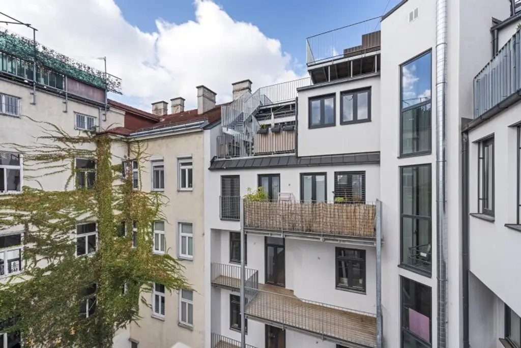 DAHEIM IN HERNALS - DACHGESCHOSS MIT HERRLICHER SÜD-TERRASSE