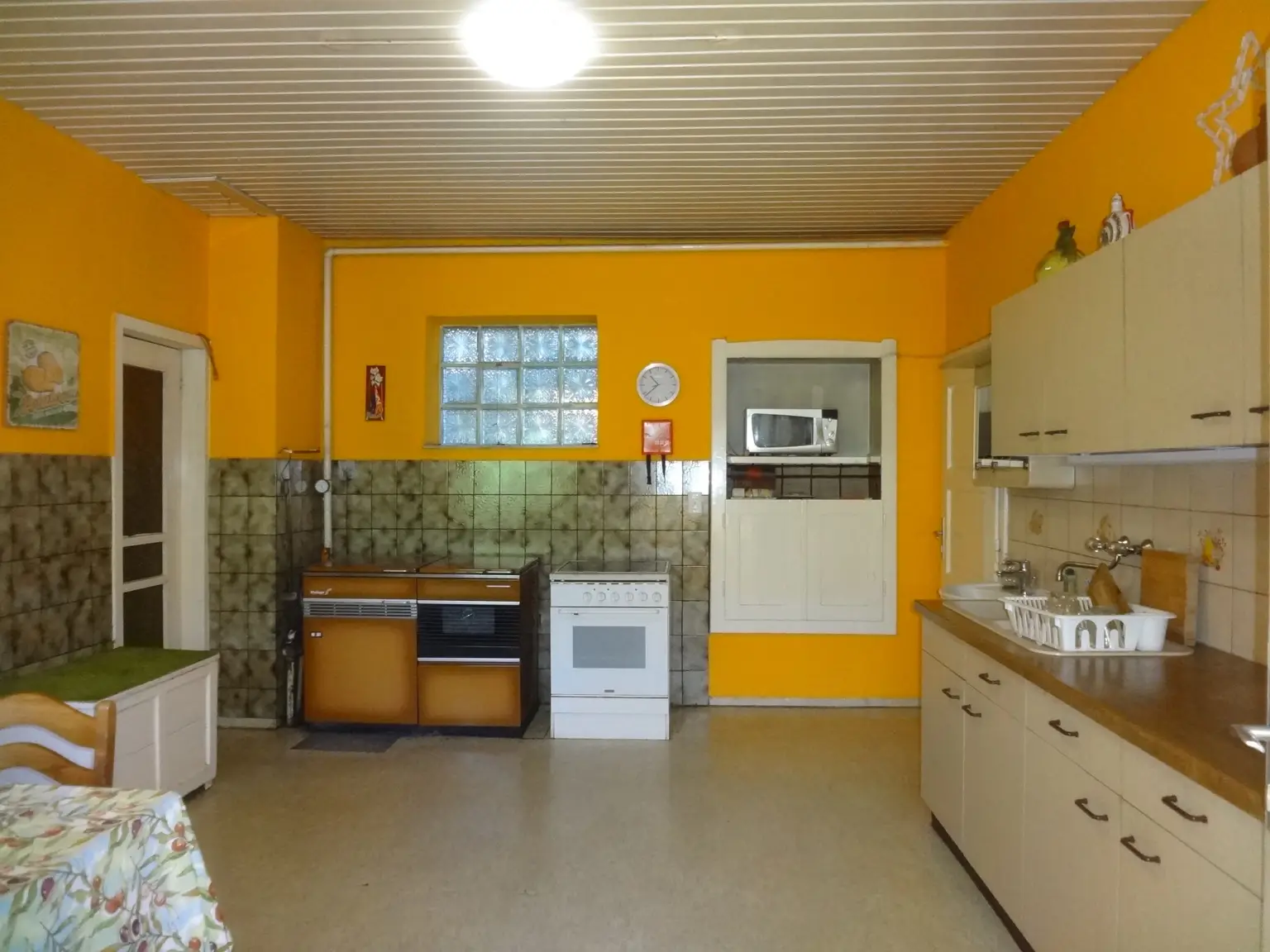 ÄLTERES HAUS - GROSSER GARTEN - SCHEUNE - SCHUPPEN - RUHELAGE