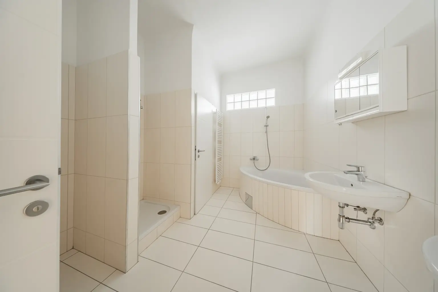 Stilvolle 3-Zimmer-Wohnung mit Einbauküche und sonniger Westausrichtung!