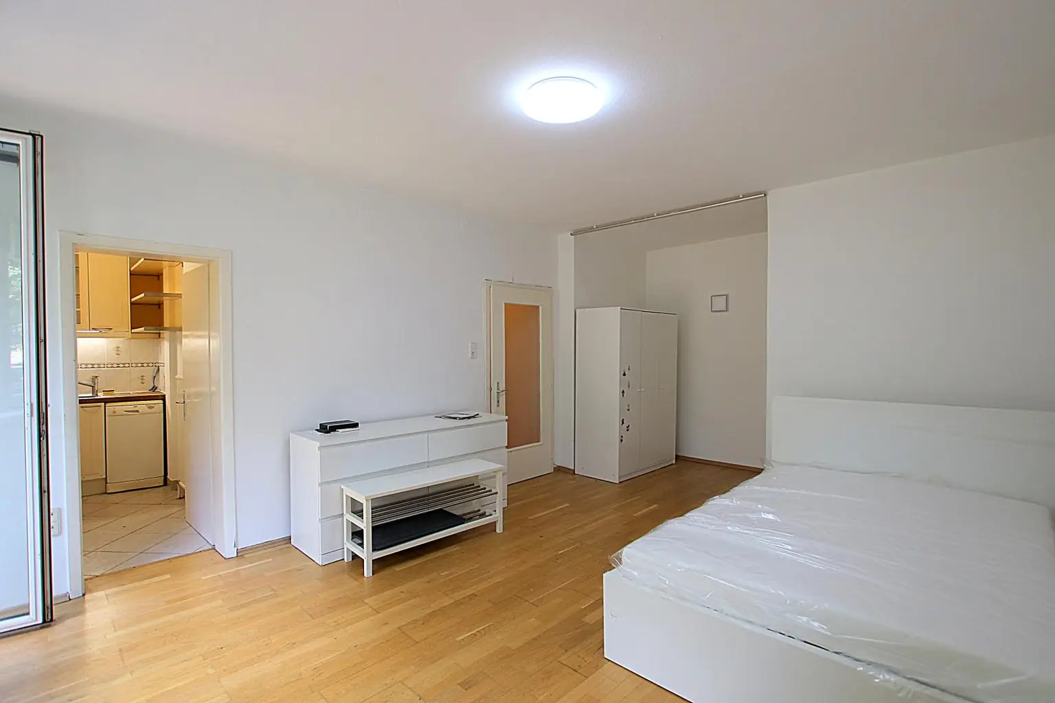 Wohnung mit Eigengarten in Grünruhelage beim Lainzer Tiergarten. Mietpreis inklusive Heizkosten und Warmwasser!