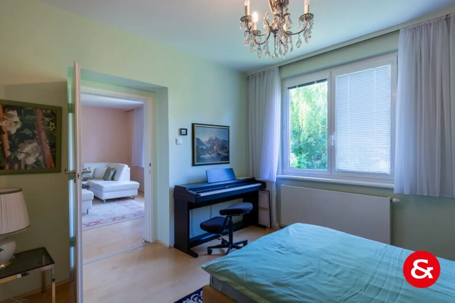 DREIZIMMERWOHNUNG IN RUHELAGE  UND TOLLEM GRÜNBLICK!