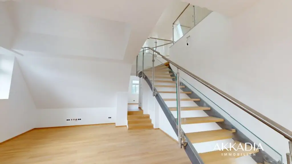Traumhafte Dachwohnung im Altbaujuwel
