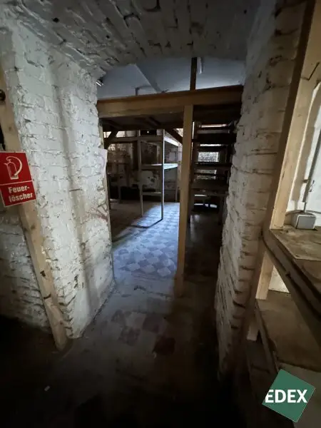 Großes Souterrain mit Erdgeschossfläche
