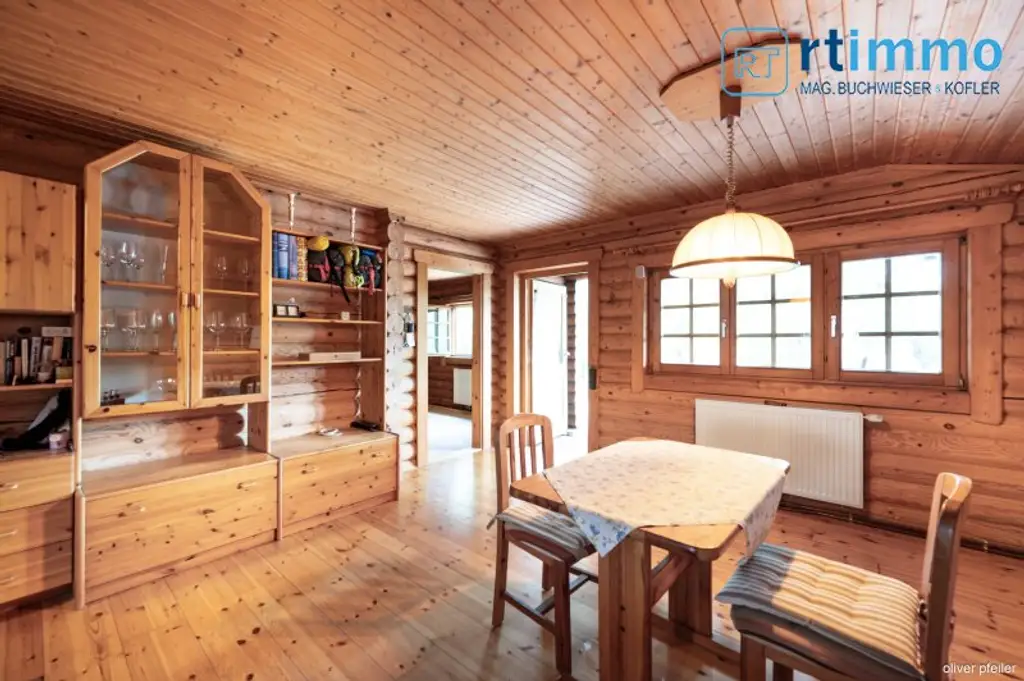 LIEBEVOLL GEPFLEGTES TRAUMHAUS AM SEE MIT KAMIN; SEETERRASSE, SOMMERHÄUSCHEN AM WASSERUND GARAGE