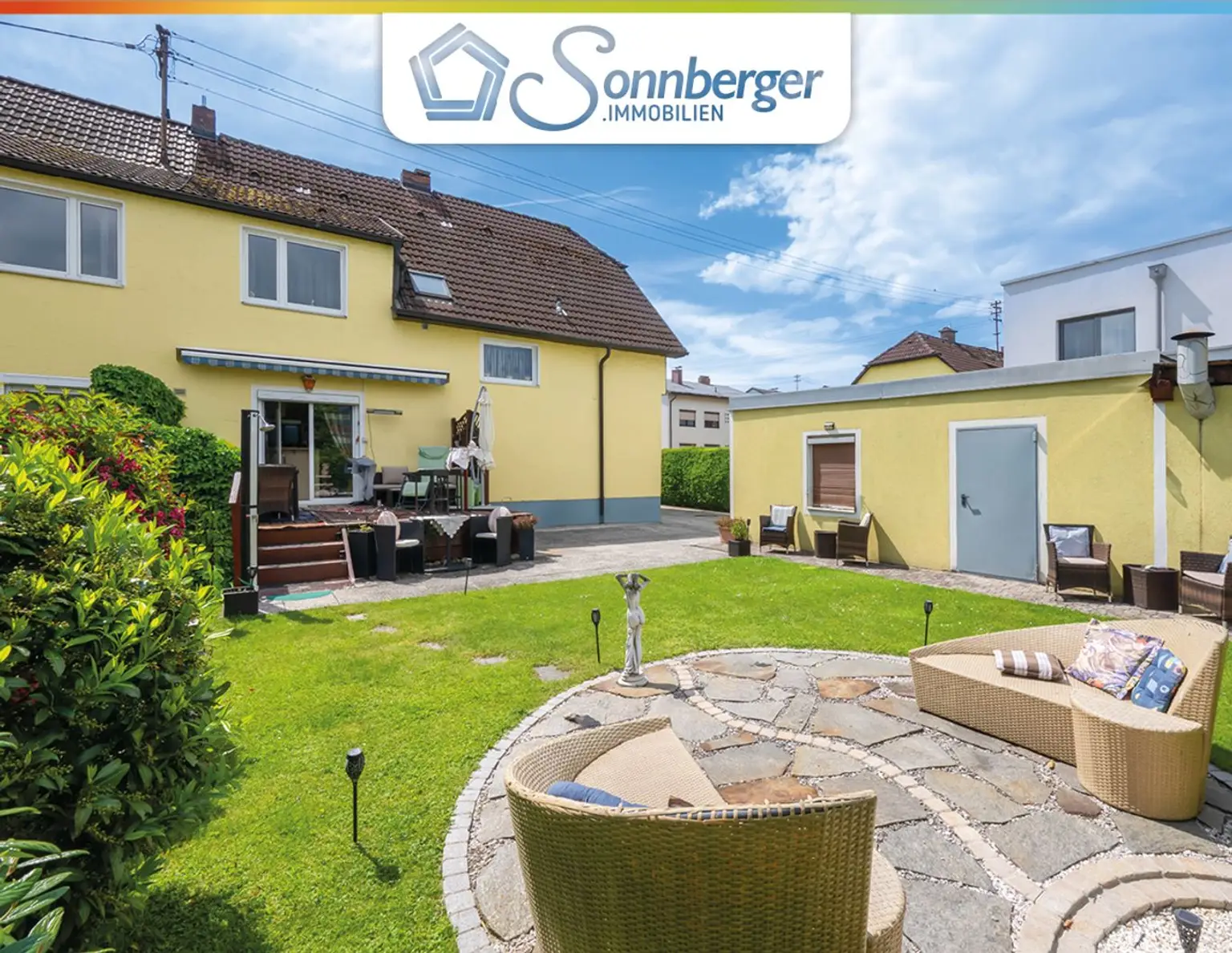 HERZSCHLAG - Doppelhaushälfte mit liebevollem Garten, Pool und Garage in Leonding