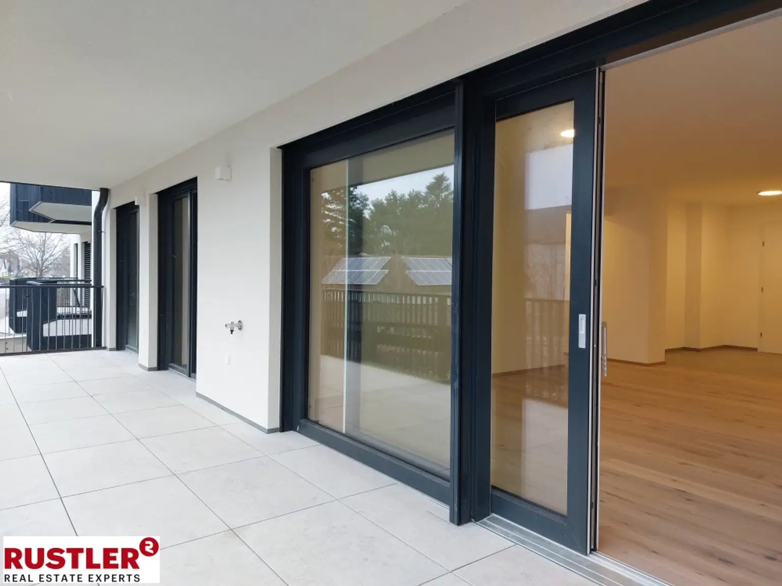 Helle Top ausgestattete Wohnung mit großem Balkon!