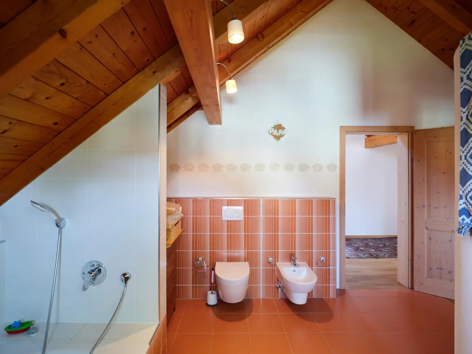 Badezimmer mit WC und Bidet