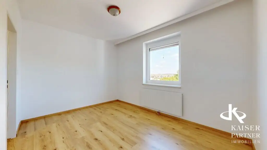 HELLE 3-ZIMMERWOHNUNG MIT LOGGIA IN GRÜNOASE!
