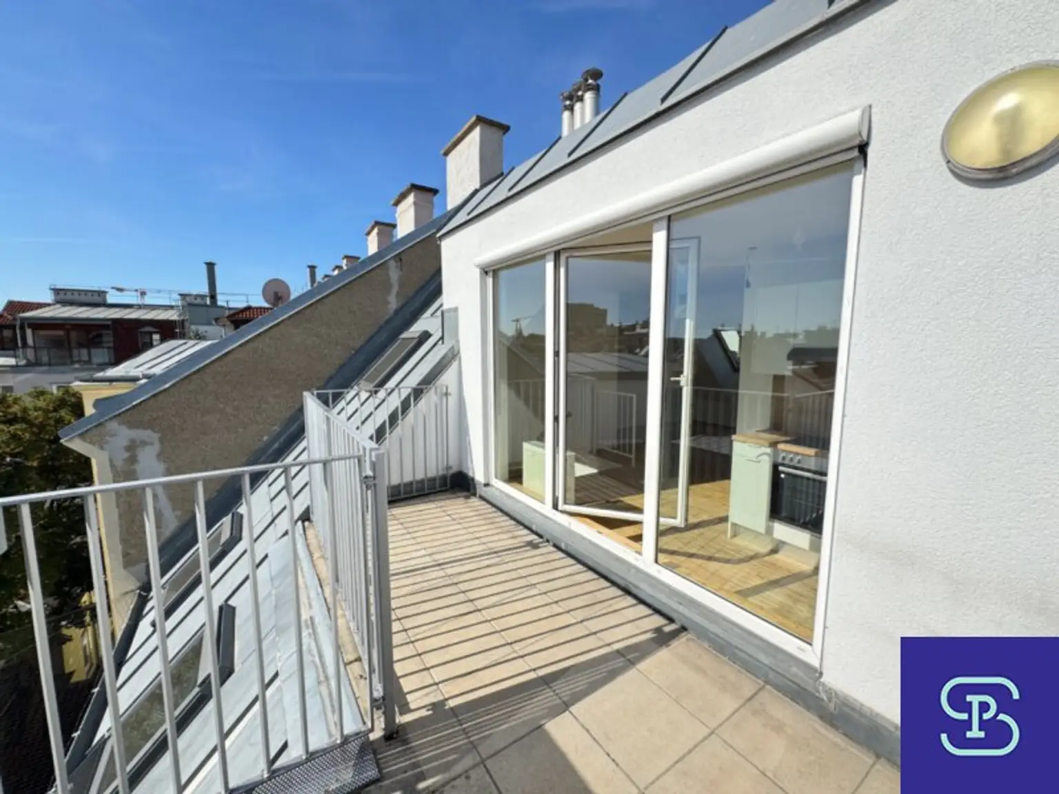 Helle 61m² Dachmaisonette mit 10m² Terrasse - 1170 Wien