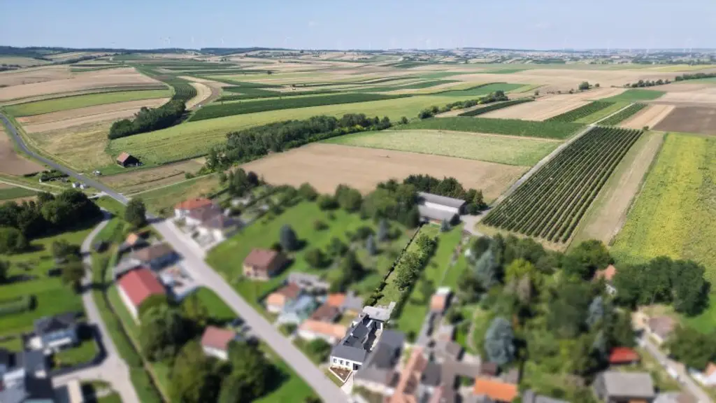 Renoviertes Haus in Loidesthal! Ein Hingucker! Großes Grundstück!