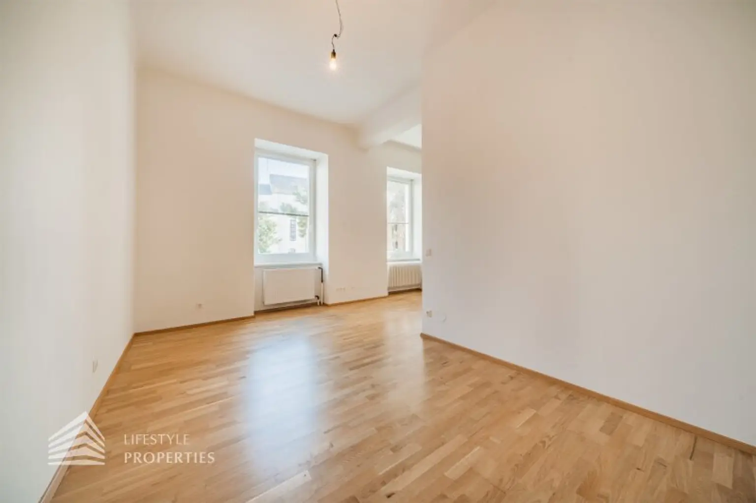 Lichtdurchflutete 2-Zimmer Wohnung, Nähe Steiner Tor