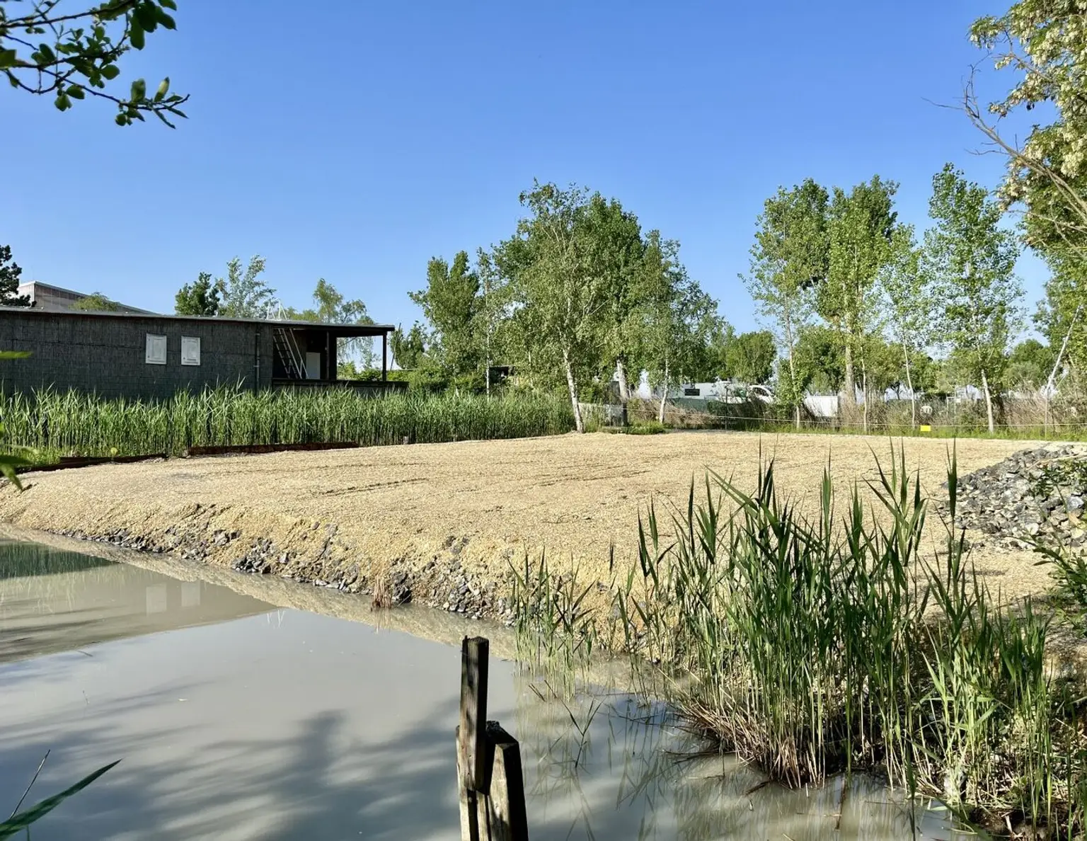 Traumhaftes Baugrundstück mit direktem Seezugang in Neusiedl am See im Refugium
