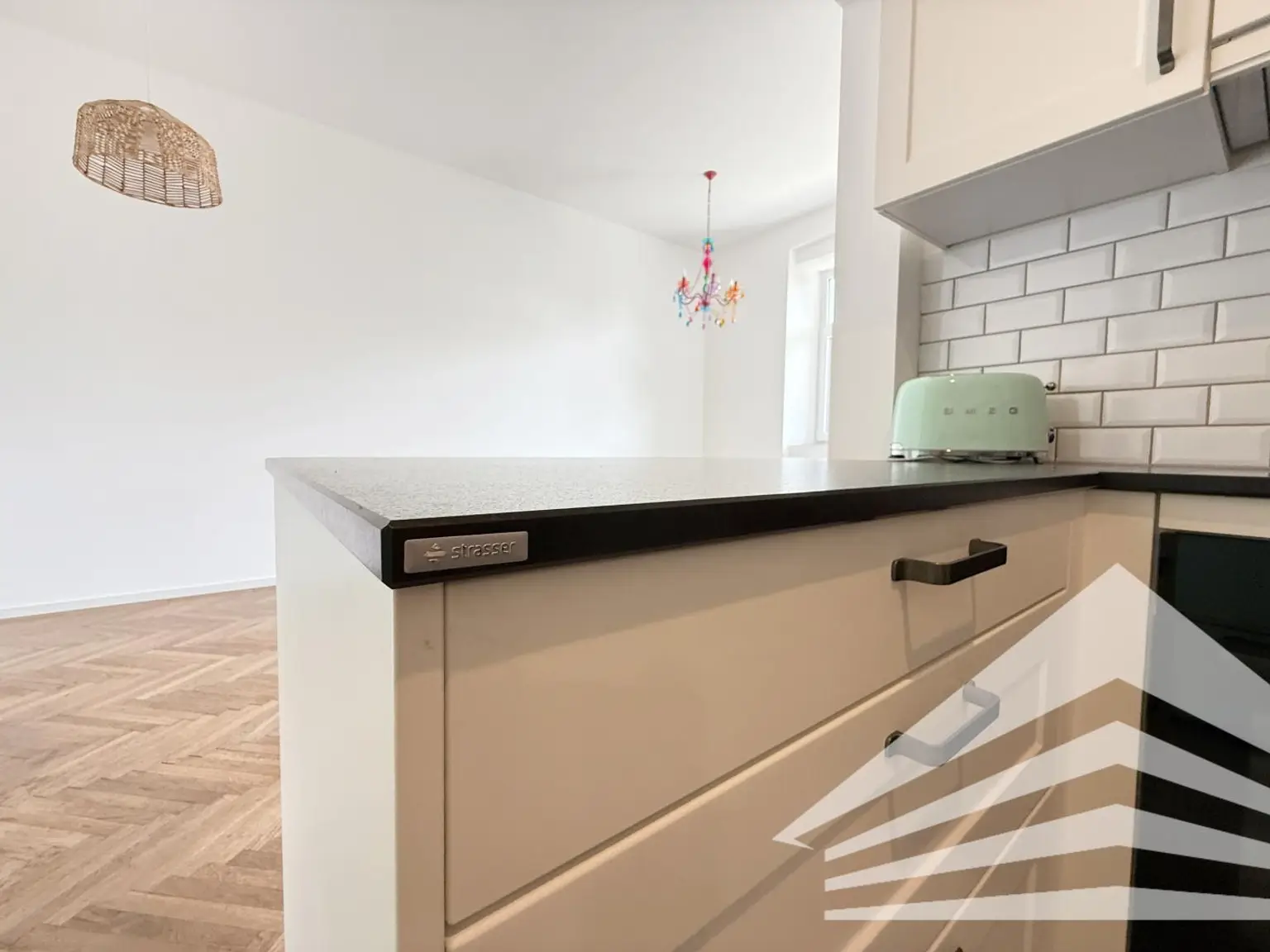 107 m² Altbauwohnung mit großer Loggia in der Innenstadt! TG-Platz verfügbar!