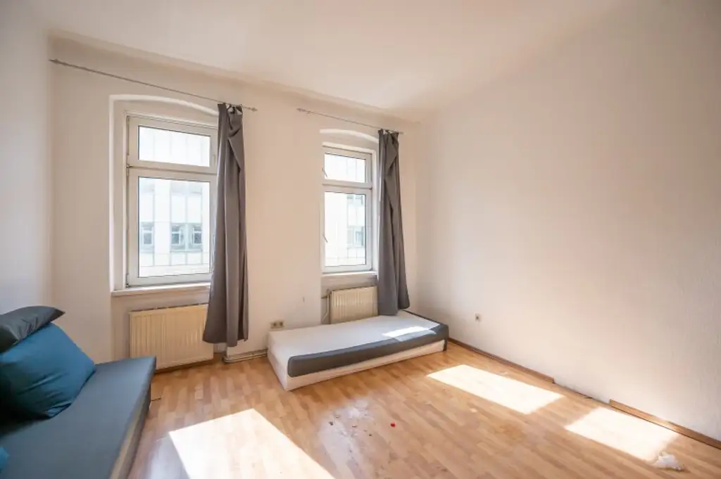 ++NEU++ sanierungsbedürftige 2-Zimmer Altbauwohnung mit Balkonoption