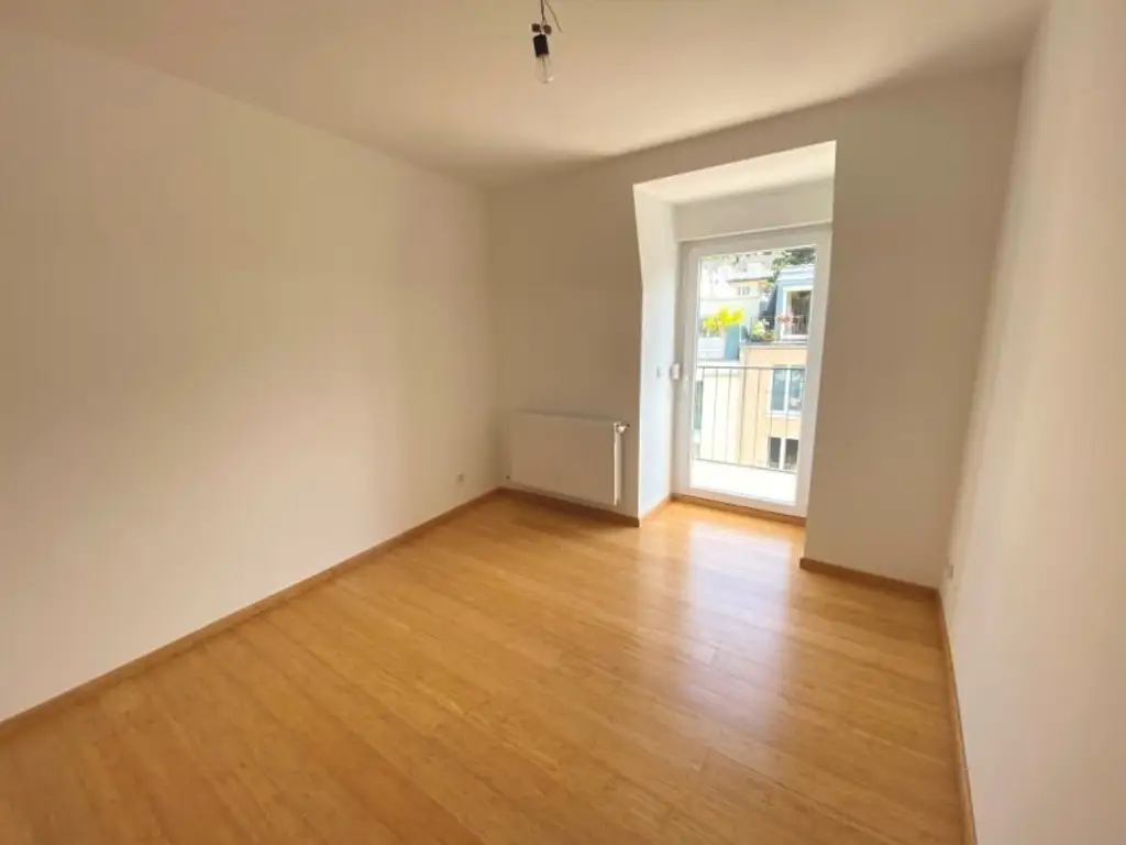 2 Zimmer DG-Wohnung - Erstbezug nach qualitativ hochwertiger Komplettsanierung - plus 2 Terrassen mit gesamt ca. 13,58 m²