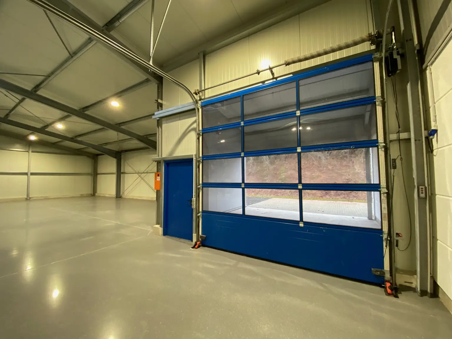 Attraktive Gewerbehalle 
mit Anbindung zur B41
zu vermieten