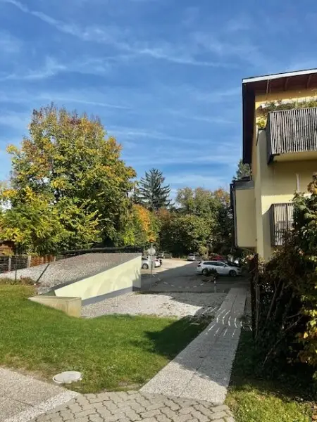 Ruhige barrierefreie 2-Zimmer-Wohnung mit Garten und Parkplatz – Ihr neues Zuhause !