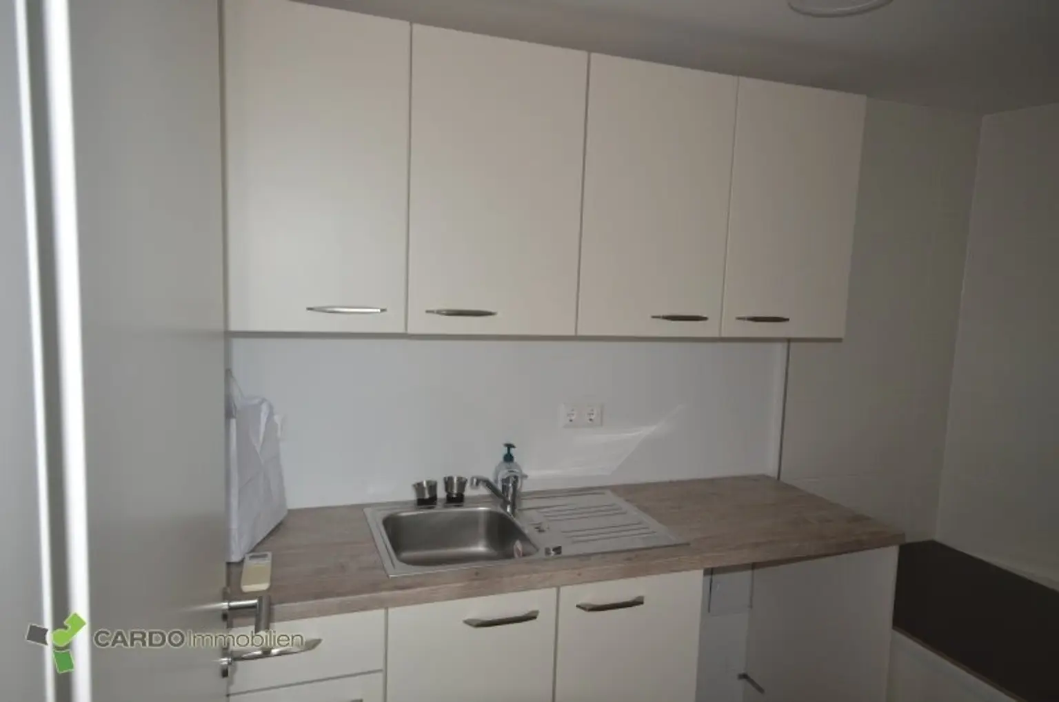 Maissonette, Attraktive Gewerbefläche zu vermieten – ca. 260 m², Nähe UNO City & U-Bahn