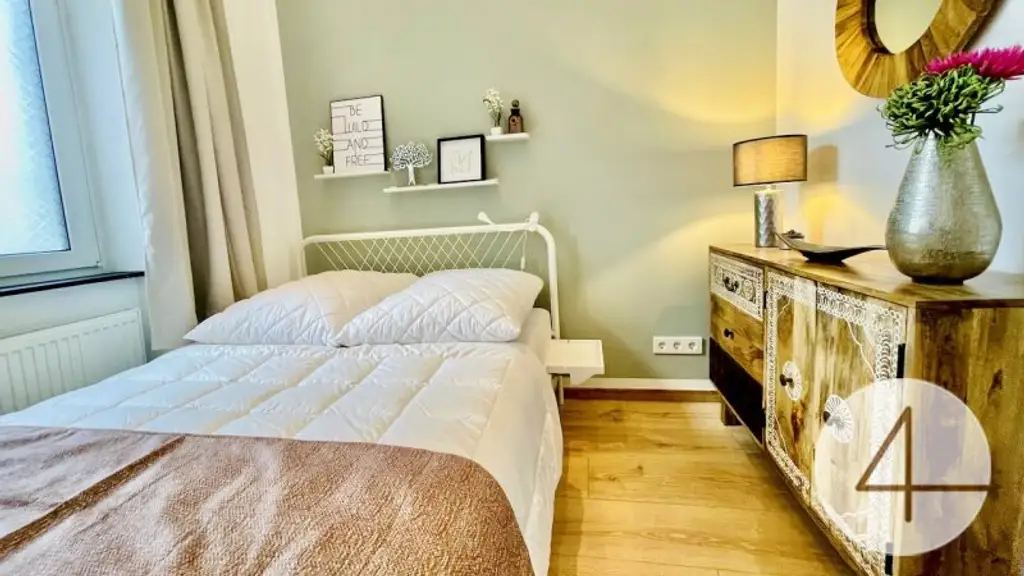 Neuwertig – sanierte Altbauwohnung – zentrumsnah – helle 3-Zimmer – Top-Infrastruktur