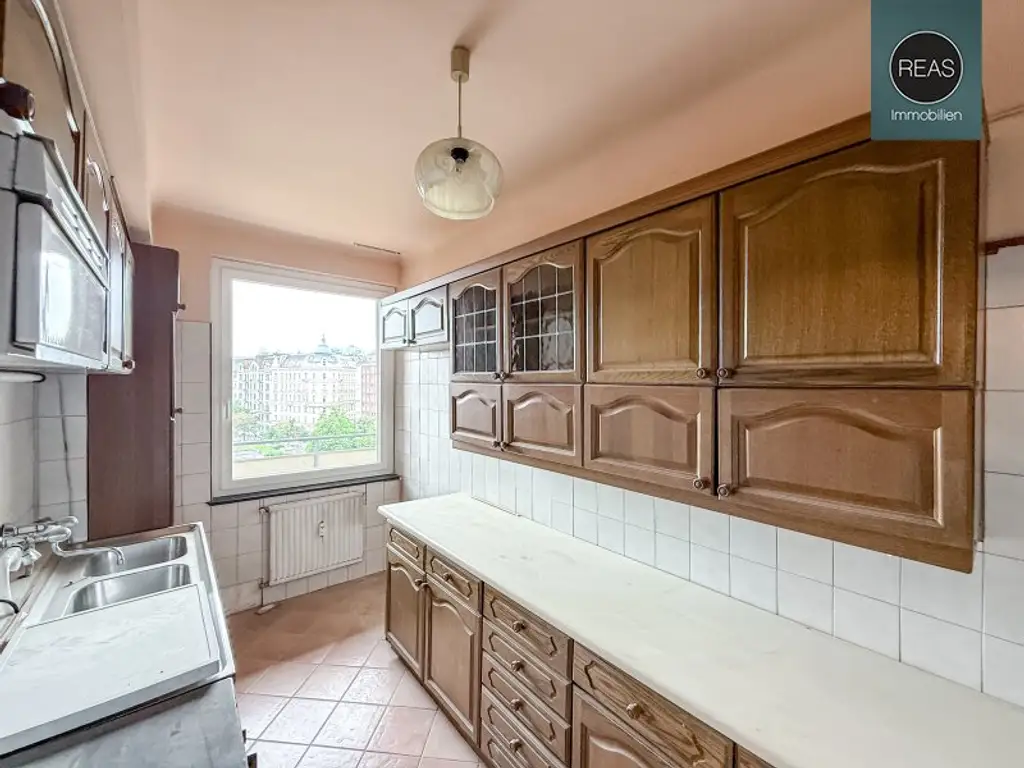 Wohnungspaket in Top-Innenstadtlage! 2 nebeneinander liegende Wohnungen mit 2 Loggien, neuen Fenstern und unverbautem Traumblick!