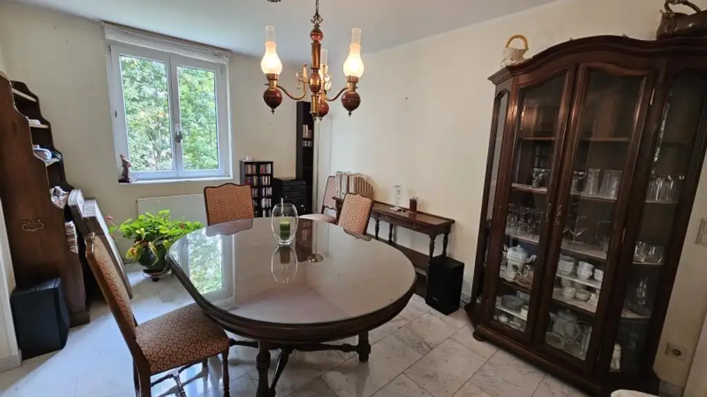 Bestaufgeteilte 99m2 Familienwohnung mit Wintergarten & Balkon ins Grüne! Toplage in Döbling!