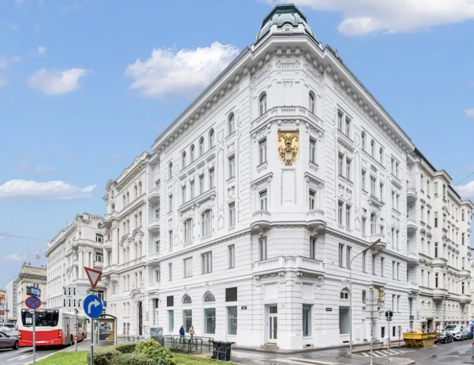 Repräsentative  Bürofläche/Praxis im Stilaltbau direkt beim Karlsplatz/Karlskirche  zu vermieten!
