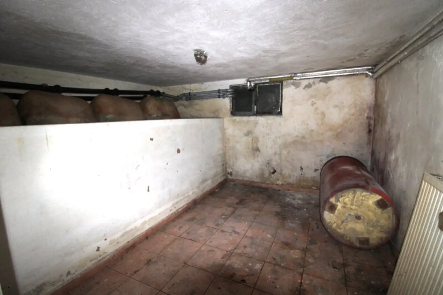 WAIDMANNSDORF  -  Sanierungsbedürftiges Haus in Aussichtslage!