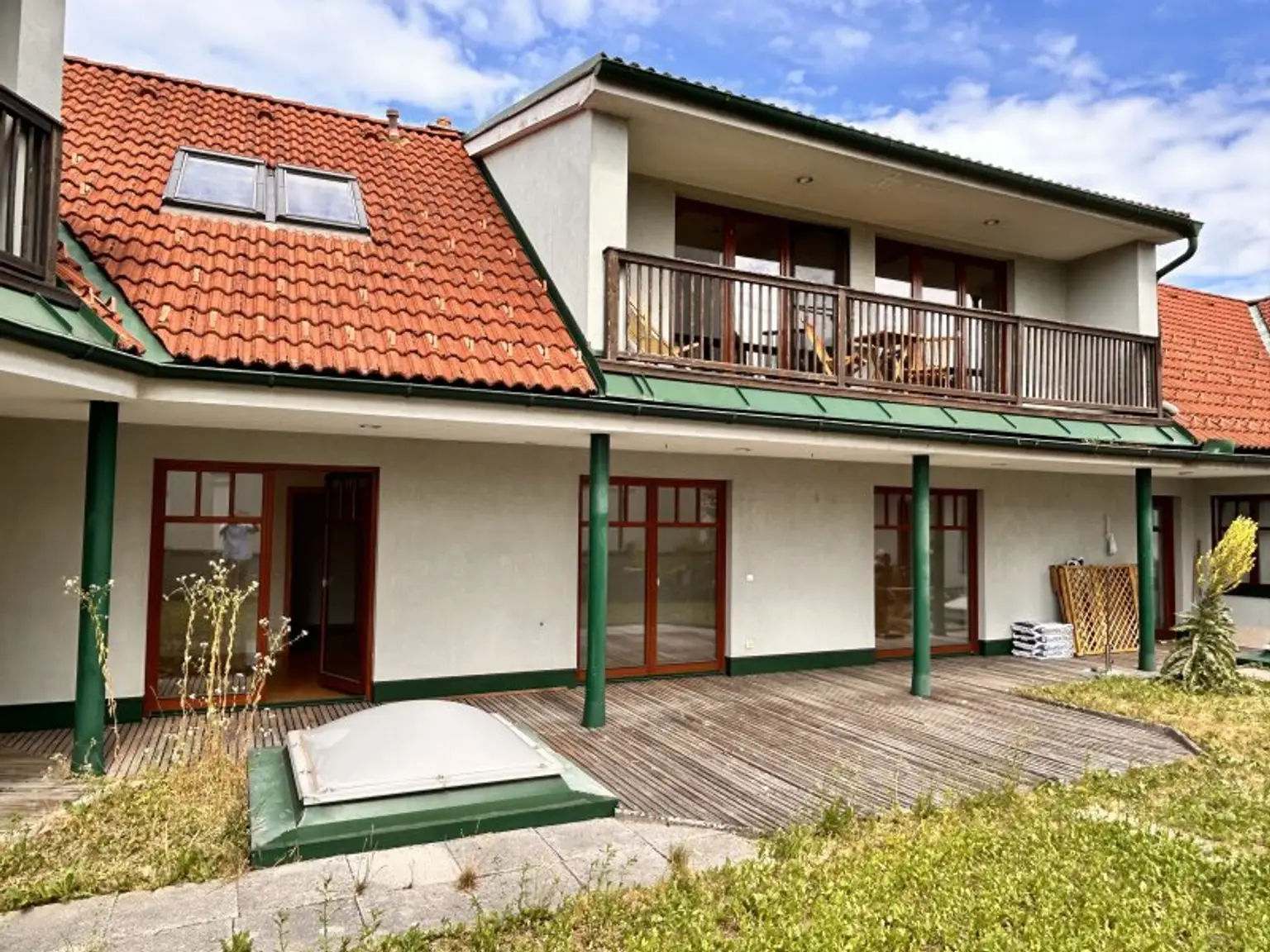 Geräumige Wohnung mit 7 Zimmern, Garten und 2 Stellplätzen bietet Platz zur Entfaltung