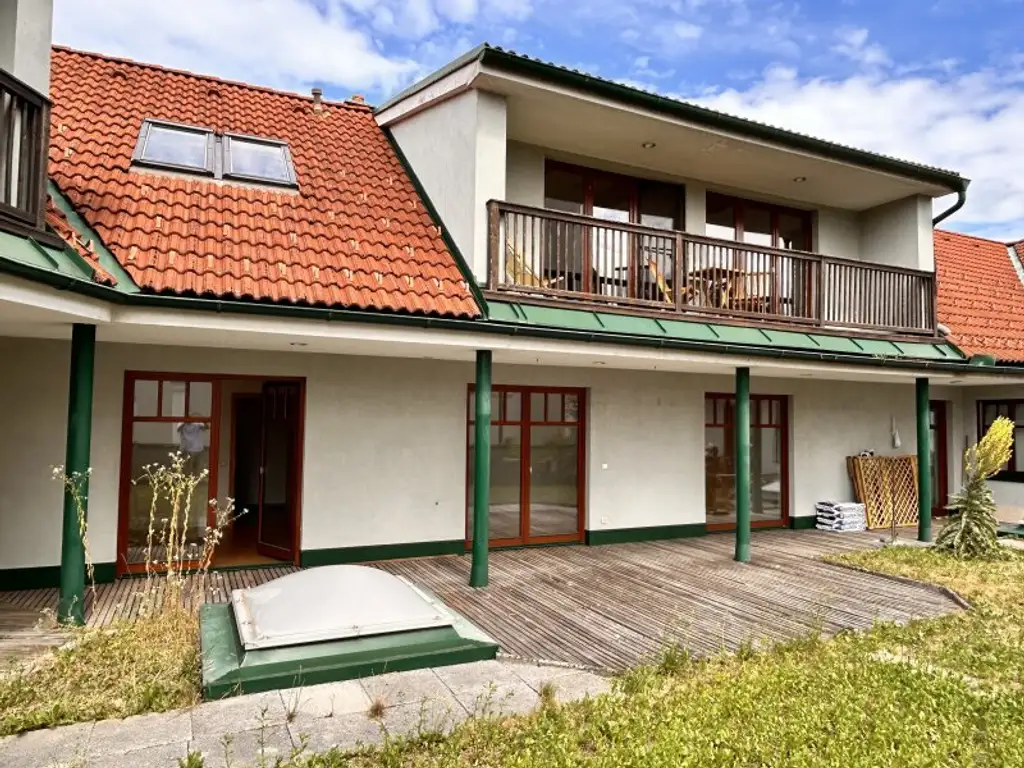 Geräumige Wohnung mit 7 Zimmern, Garten und 2 Stellplätzen bietet Platz zur Entfaltung