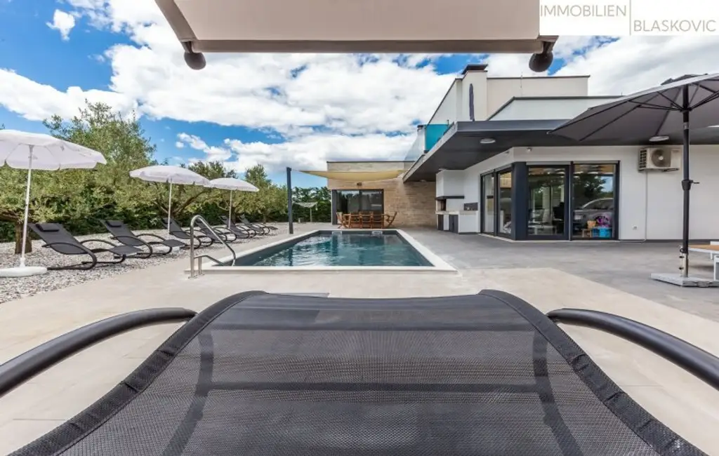 Wunderschöne Villa mit Pool in der Nähe von Visnjan
