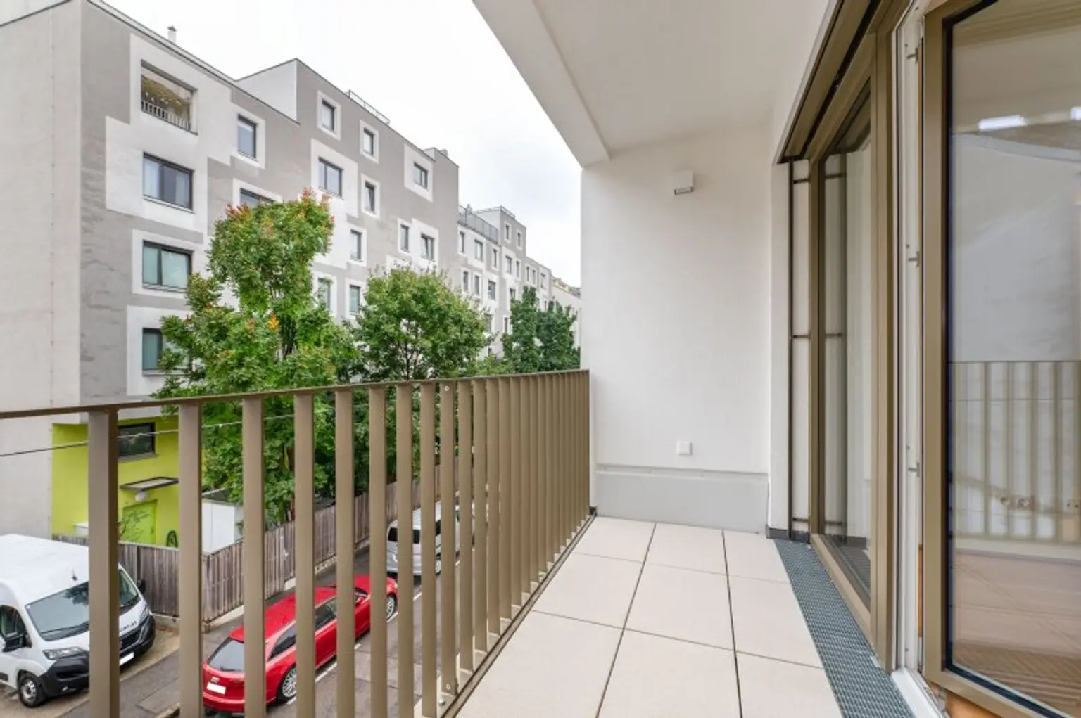 Erstbezug ab Dezember! 2-Zimmer-Loggiawohnung inkl. Stellplatz und Garten zu vermieten!