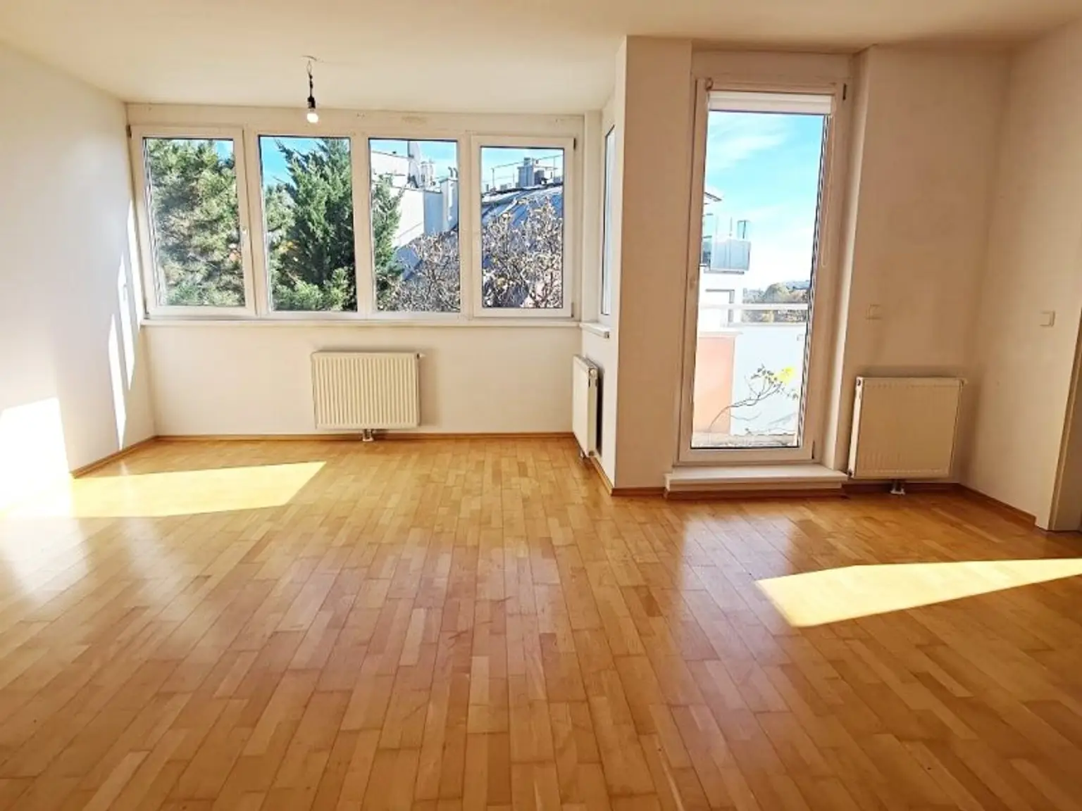 DACHGESCHOSS, Daringergasse, sonnige 76 m2 Neubau mit 6 m2 Balkon, 2 Zimmer, Wohnküche, Wannenbad, Parketten, Grünblick