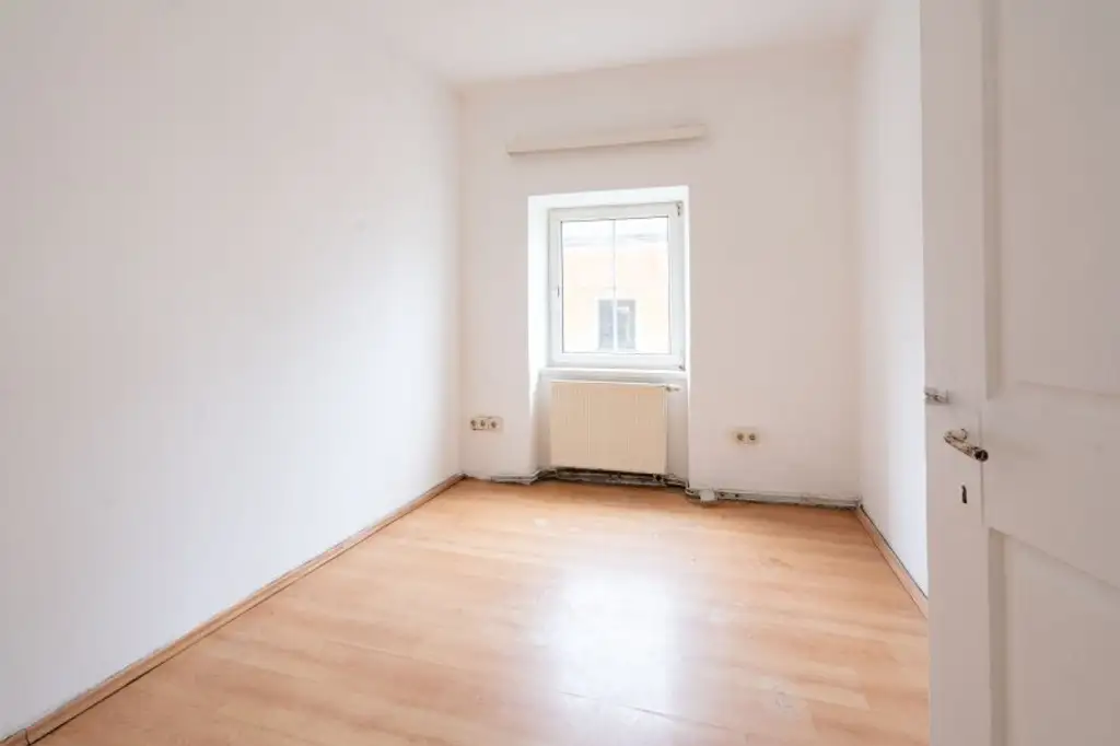 Bestandsfreies Mehrparteienhaus mit 5 Wohnungen + 1 Geschäftslokal in Toplage von Obernberg am Inn zu kaufen!