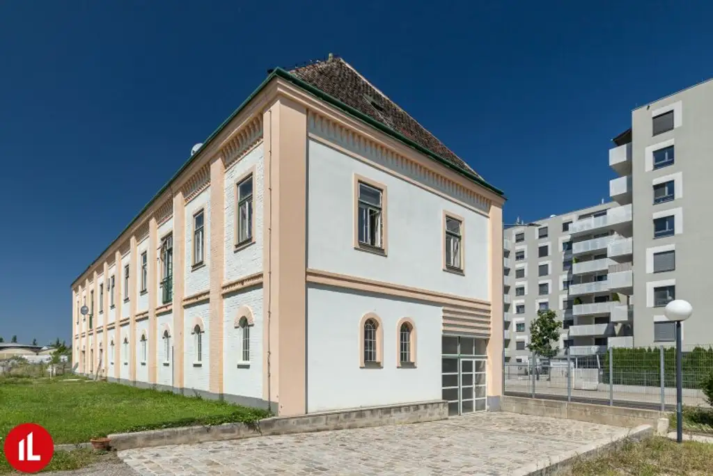 Moderne Büroflächen in Schwechat: Top Lage,  Parkplatz optional – ab 365,00 € Miete!