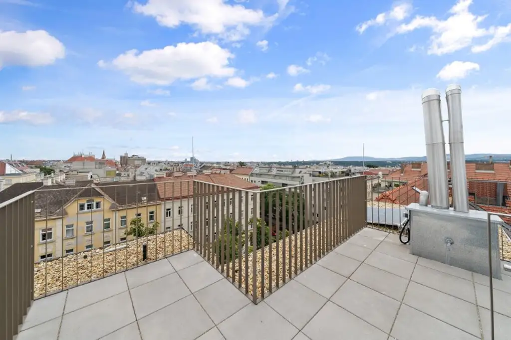 4-Zimmer-Dachgeschosswohnung (Massivbauweise) mit Terrasse und Dachterrasse in generalsaniertem Altbau