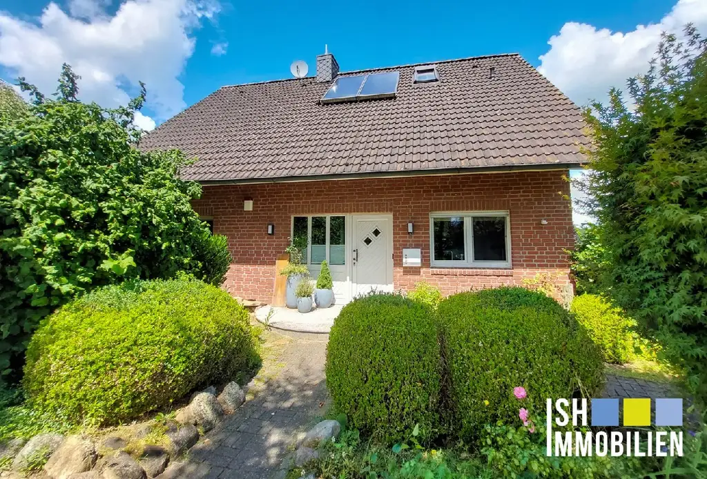 Fredenbeck-Wedel: Einfamilienhaus mit einem fantastischen Außenbereich für die gesamte Familie
