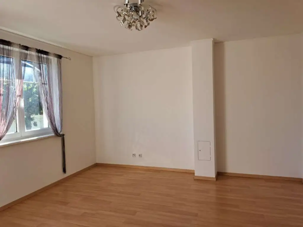 Gepflegte Terrassenwohnung in Hirtenberg: 51m² mit Balkon und Stellplatz!