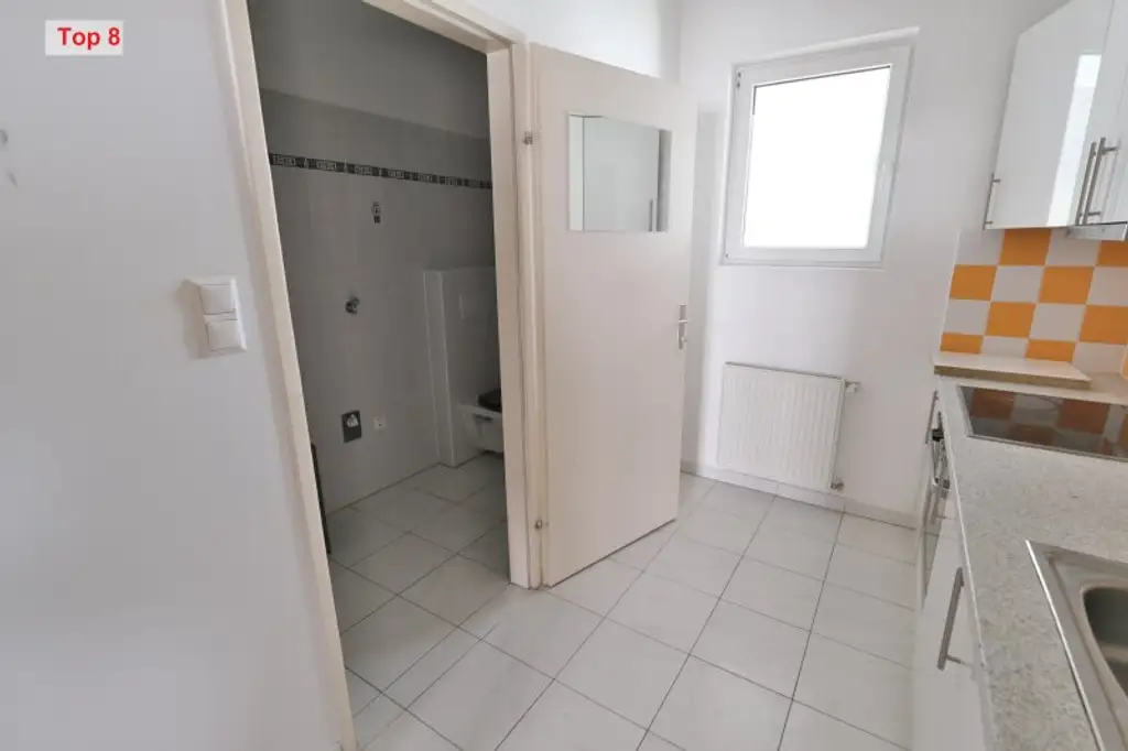 Drei UNBEFRISTETE 2 Zimmer-Wohnungen mit KFZ-Stellplatz im Haus