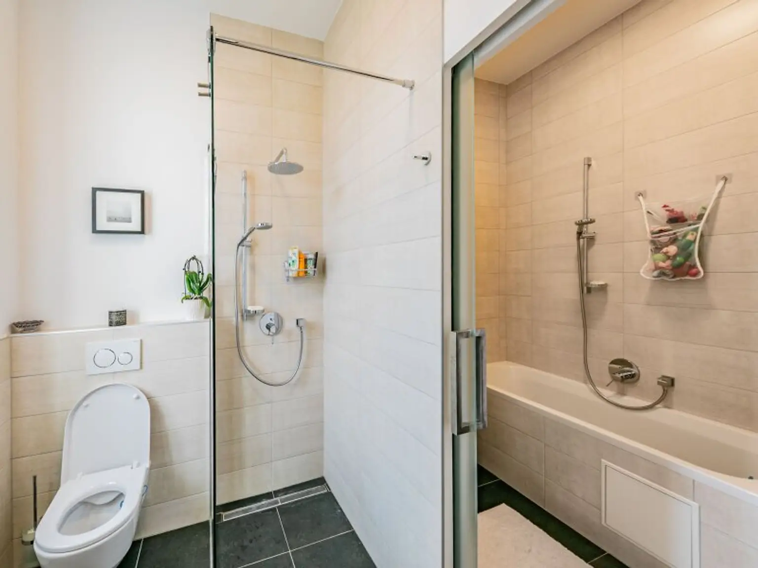 Stilvolle Familienwohnung am Fuß des Küniglbergs - 4 Zimmer getrennt begehbar - Balkon, Klima, Gartennutzung