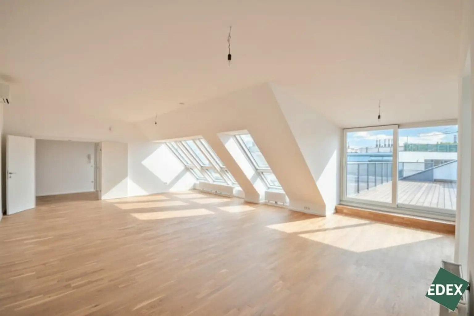 Klimatisierte 4-Zimmer-Wohnung mit Terrasse nahe der Wiener Innenstadt (optional mit PKW-Stellplatz)