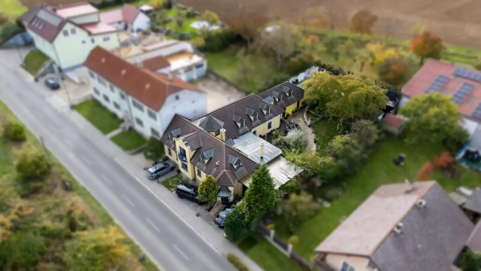 Paradies-Liebhaber aufgepasst! Detailreiches Ein oder Mehrfamilienhaus!