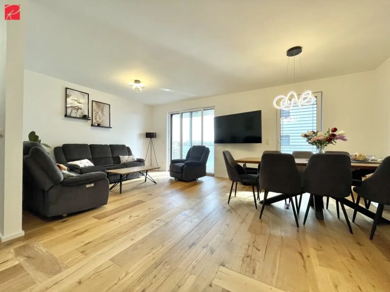 NEUE RAUMAUFTEILUNG: Vier-Zimmer-Wohntraum mit sonnigem Balkon