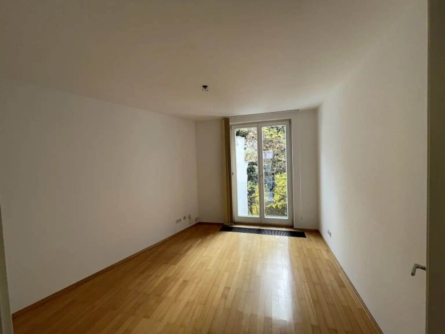 MODERNE 3-ZIMMER-WOHNUNG BEIM KARLSPLATZ - RUHELAGE!