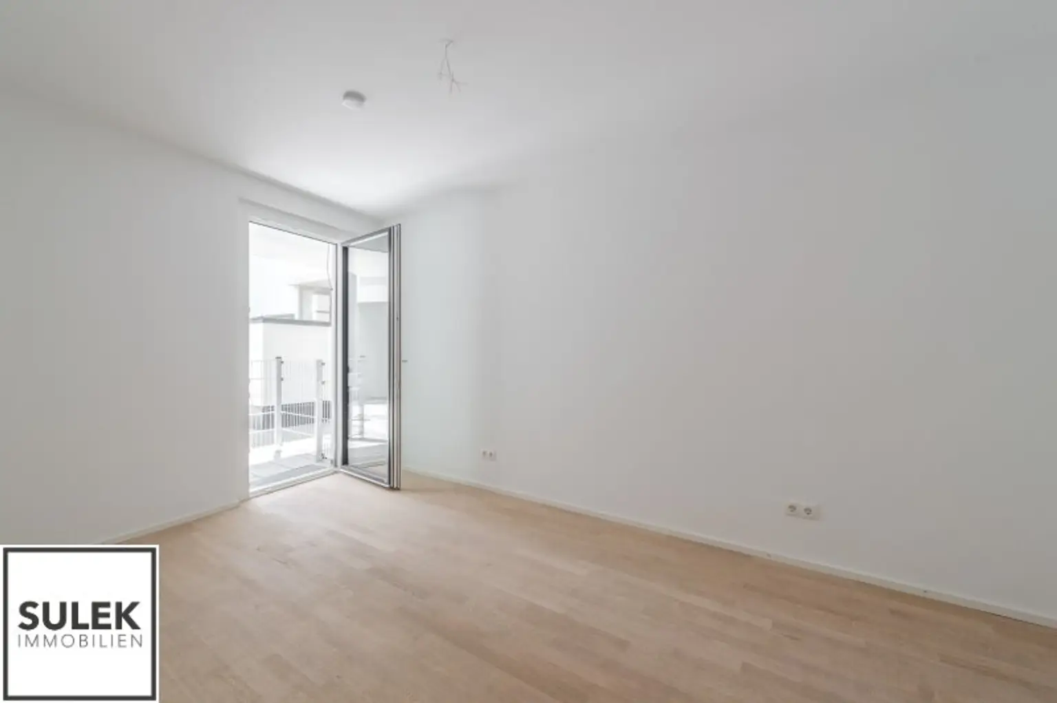 Ab Mitte Dezember  verfügbar ~ moderne 3 Zimmer Neubauwohnung mit Innenhof-Terrasse in beliebter Lage ~ Kaiserstraße U6 nähe!