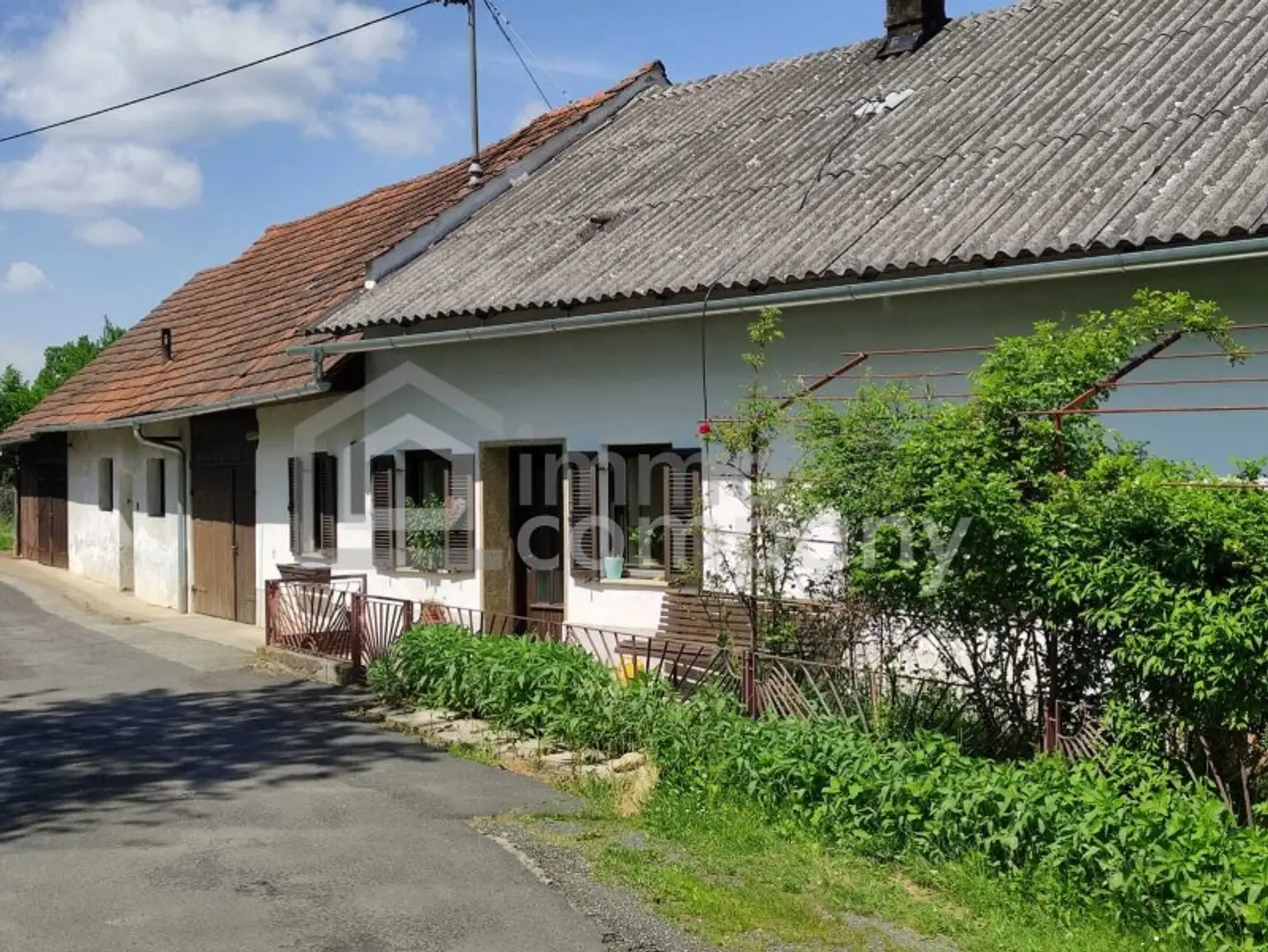 Am beliebten Rosenberg!  Altes Bauernhaus in unverbaubarer, ruhiger, sonniger Lage mit  großem Baulandgrundstück