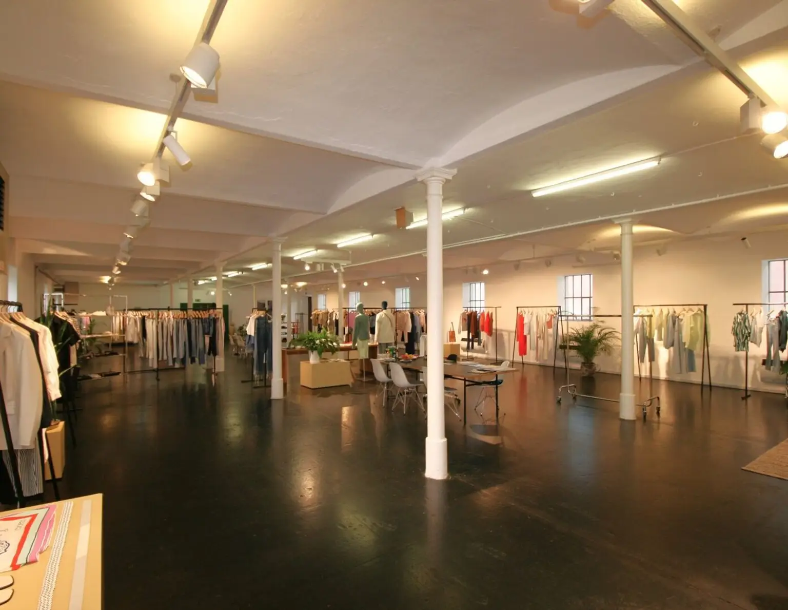 Ausstellungsfläche / Büro mit großzügigen Lagerflächen in Salzburg Nord