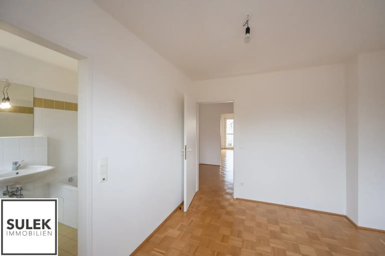 großzügige gut aufgeteilte 2 Zimmer Wohnung im 2.OG // Nähe Johann-Nepomuk-Vogl-Platz // ab sofort