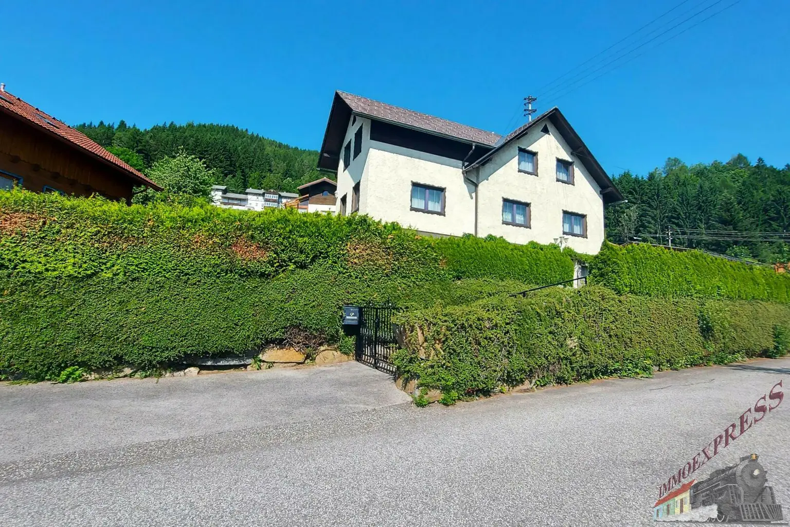 Ein-/ Zweifamilienhaus in ruhiger Aussichtslage
